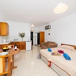 Tavros 3* Polis