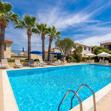 Tavros Aparthotel 3*