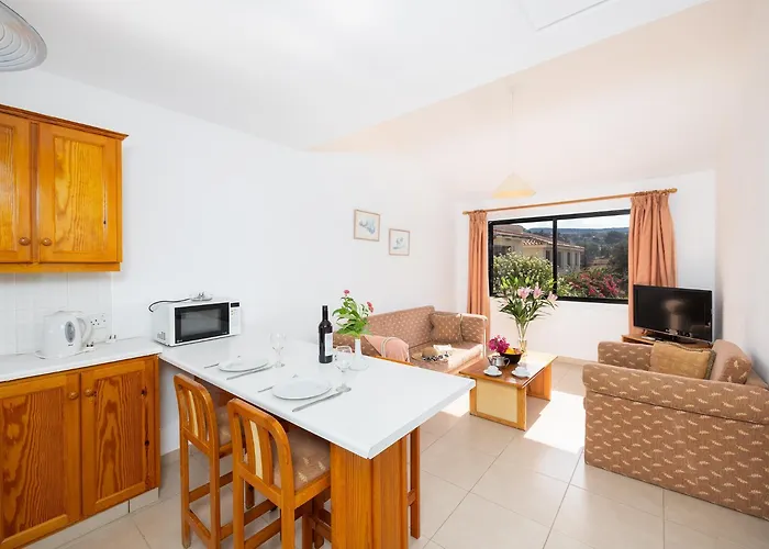 Tavros Aparthotel Polis