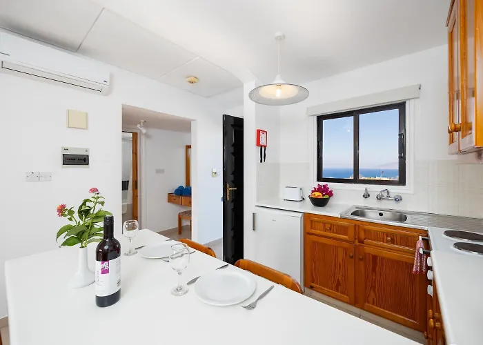 Tavros Aparthotel 3*