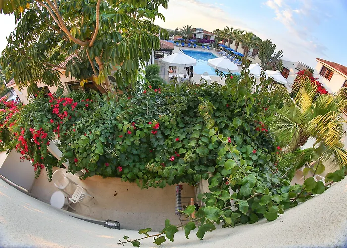 Tavros Aparthotel 3*