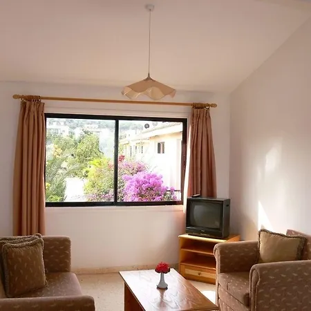 Aparthotel Tavros