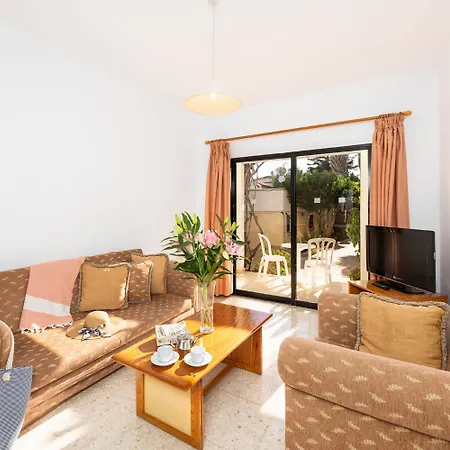 Aparthotel Tavros 3*