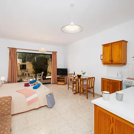 Tavros Aparthotel 3*