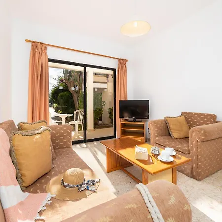 Aparthotel Tavros 3*