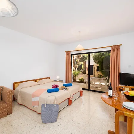 Tavros Aparthotel Polis