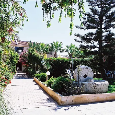 Tavros Aparthotel 3*