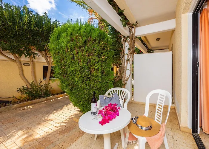 アパートホテル Tavros