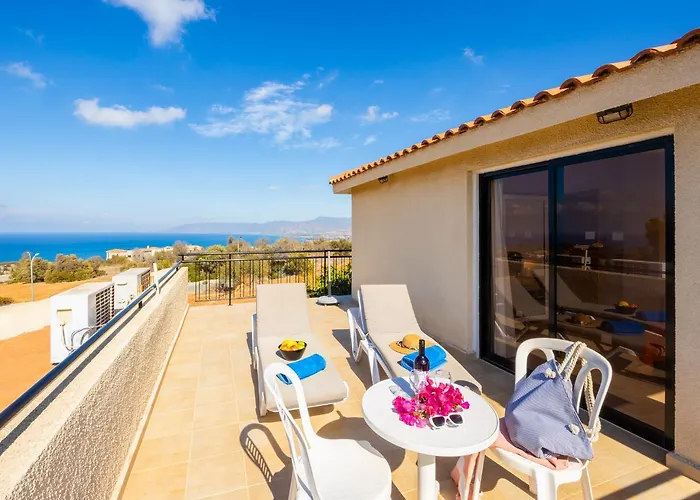 Tavros Lägenhetshotell Polis