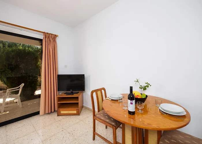 Tavros アパートホテル Polis