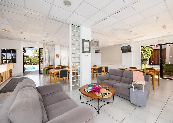 アパートホテル Tavros 3*